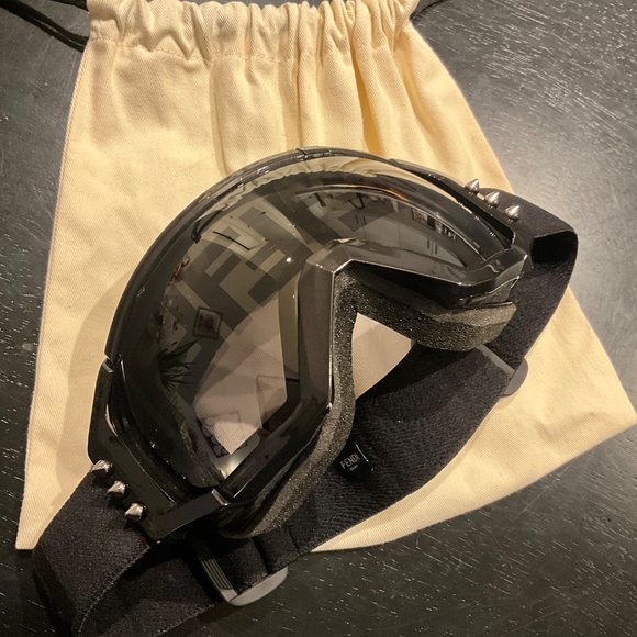 Fendi Ski Goggles w/ Monogram Lens - Picture 6 of 6